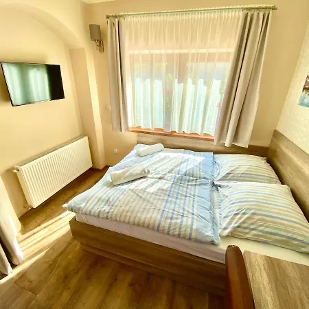 Unio Vendeghaz 3 ゲストハウス 4*